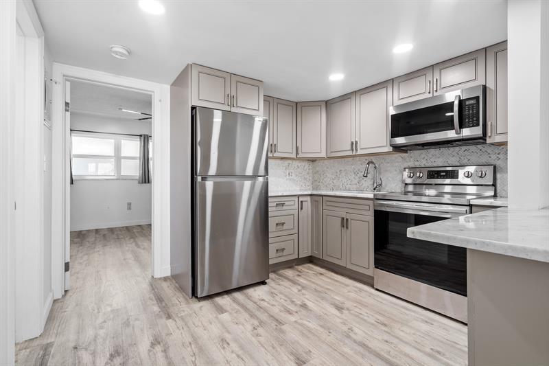 Image 14 of 32 For 1110 Riverside Dr  20