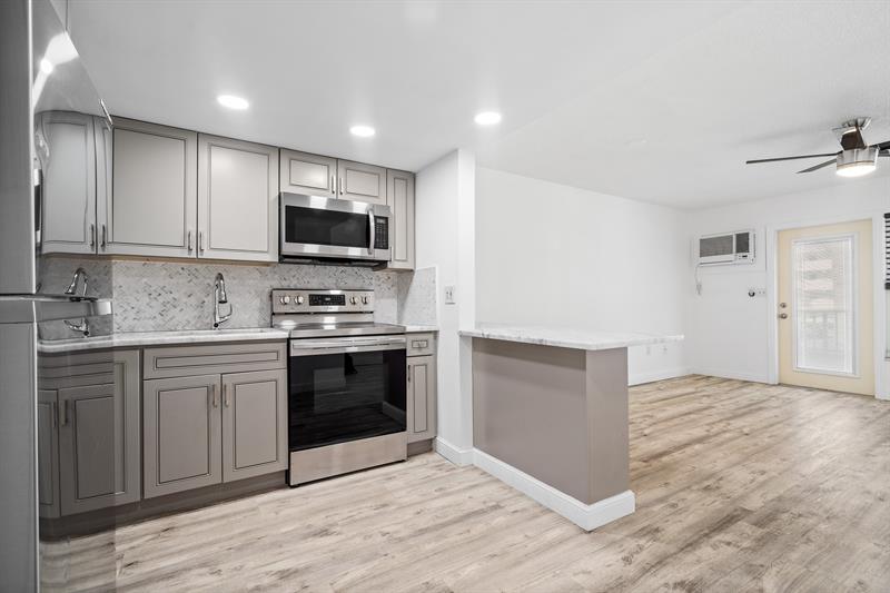 Image 15 of 32 For 1110 Riverside Dr  20