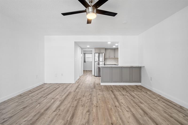 Image 27 of 32 For 1110 Riverside Dr  20