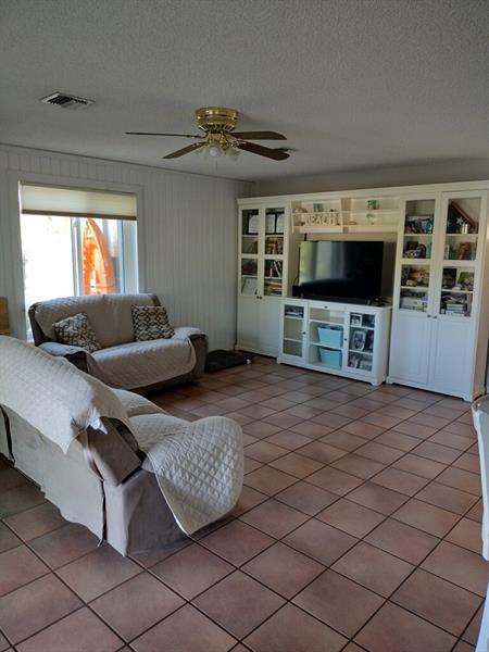 Image 11 of 30 For 14531 Hickory Ct