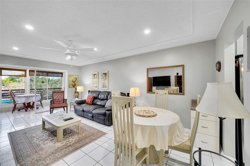 Image 11 of 28 For 9001 Sunrise Lakes Blvd  301