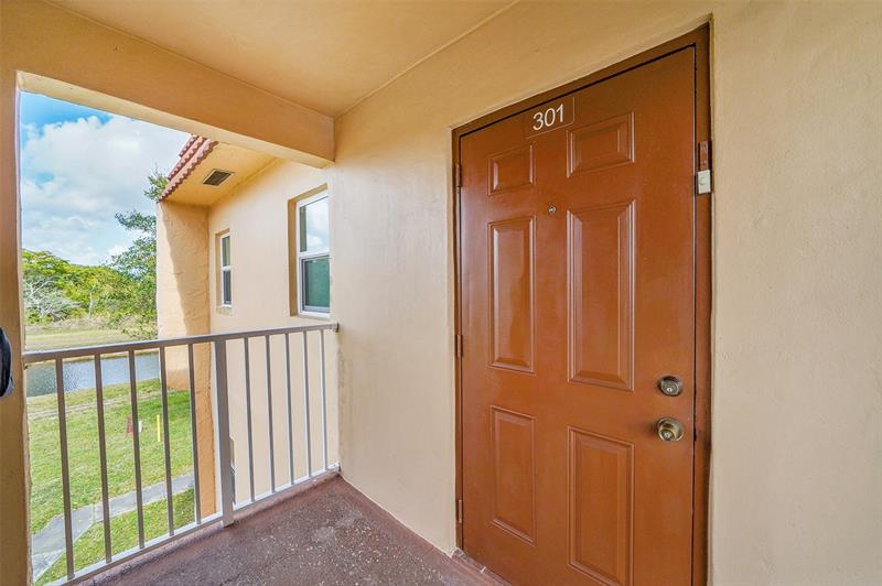 Image 17 of 28 For 9001 Sunrise Lakes Blvd  301