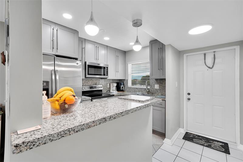 Image 3 of 28 For 9001 Sunrise Lakes Blvd  301