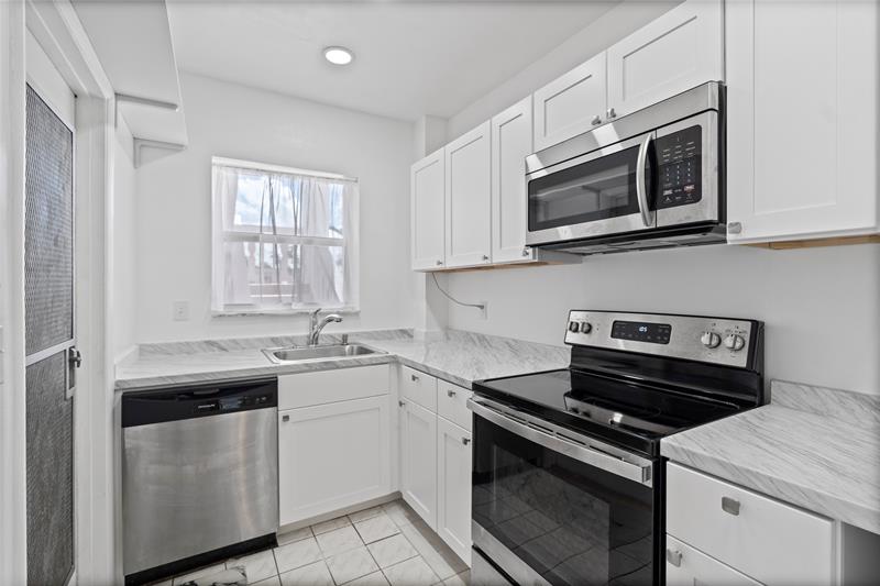 Image 15 of 29 For 721 Atlantic Shores  110