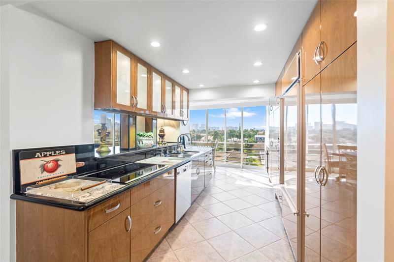 Image 10 of 30 For 3050 47th Ct  403