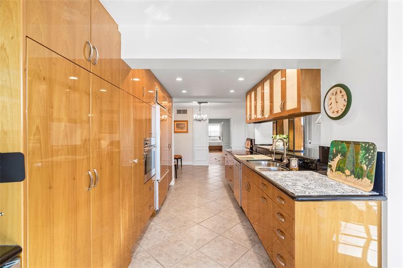 Image 26 of 30 For 3050 47th Ct  403