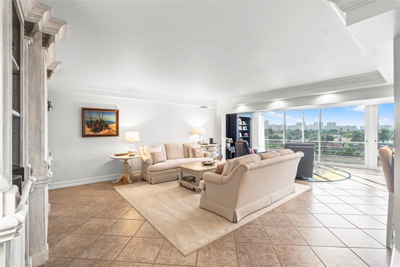 Image 3 of 30 For 3050 47th Ct  403