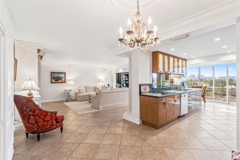 Image 4 of 30 For 3050 47th Ct  403