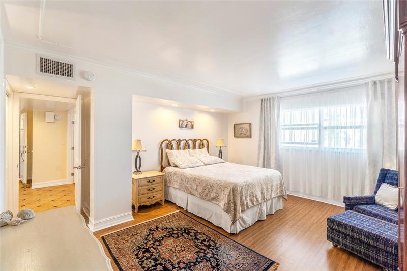 Image 6 of 30 For 3050 47th Ct  403
