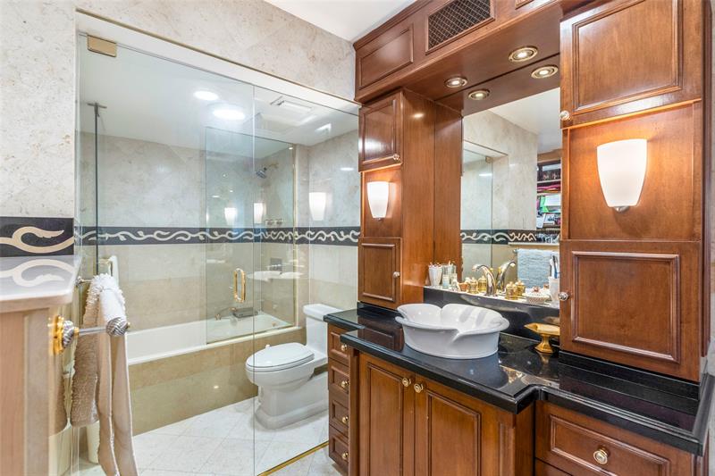 Image 7 of 30 For 3050 47th Ct  403