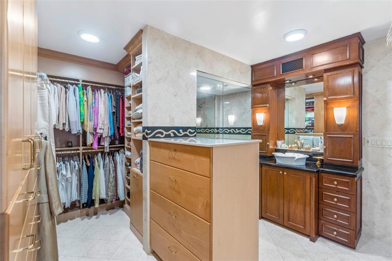 Image 8 of 30 For 3050 47th Ct  403