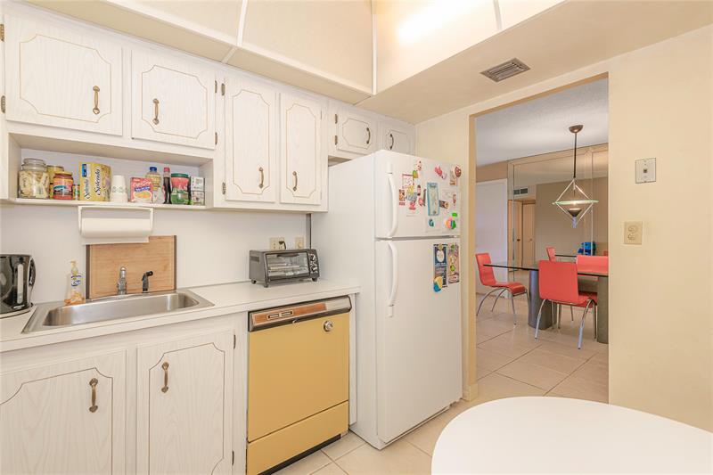 Image 14 of 28 For 1100 Saint Charles Pl  821
