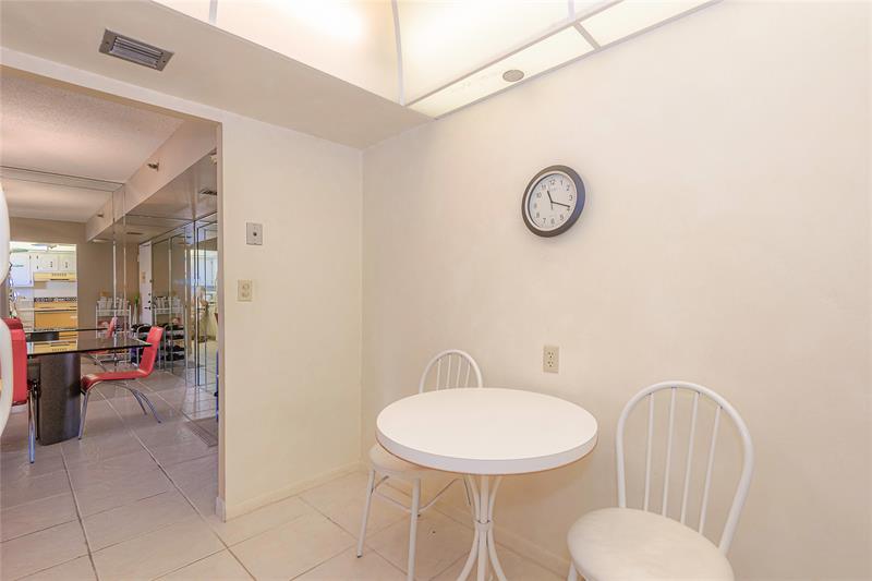 Image 15 of 28 For 1100 Saint Charles Pl  821