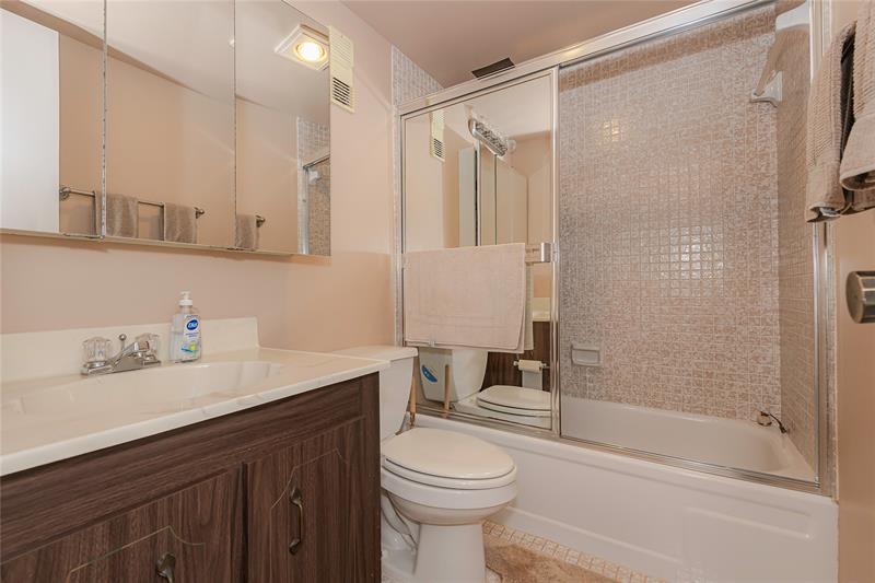Image 20 of 28 For 1100 Saint Charles Pl  821