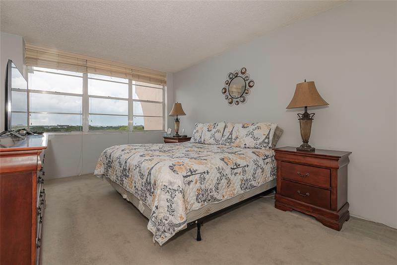 Image 21 of 28 For 1100 Saint Charles Pl  821