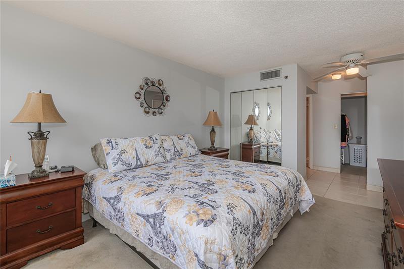 Image 23 of 28 For 1100 Saint Charles Pl  821
