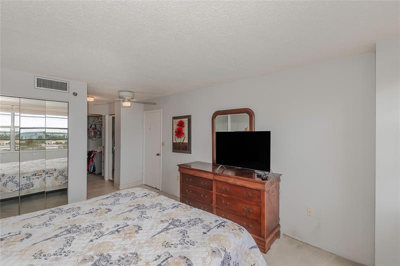 Image 24 of 28 For 1100 Saint Charles Pl  821