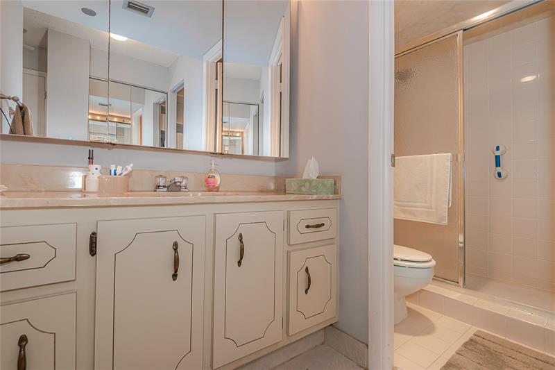 Image 27 of 28 For 1100 Saint Charles Pl  821