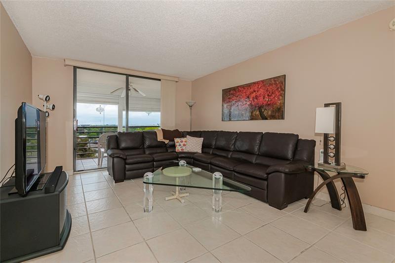 Image 3 of 28 For 1100 Saint Charles Pl  821