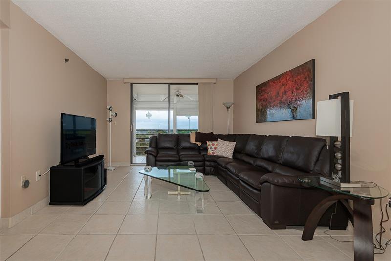 Image 5 of 28 For 1100 Saint Charles Pl  821