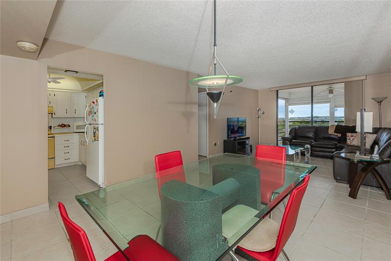 Image 9 of 28 For 1100 Saint Charles Pl  821