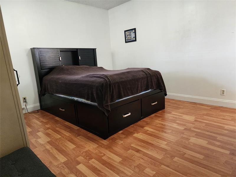 Image 23 of 32 For 11358 Taft St  11358