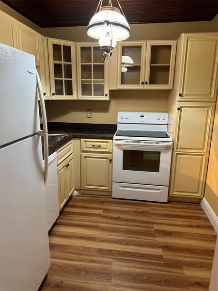 Image 12 of 30 For 3774 Inverrary Blvd  106p