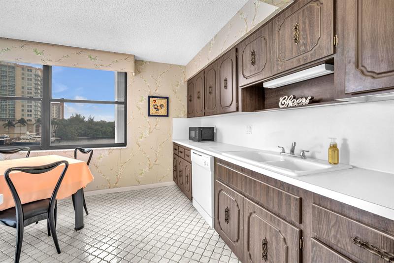 Image 16 of 49 For 936 Intracoastal Drive  3e