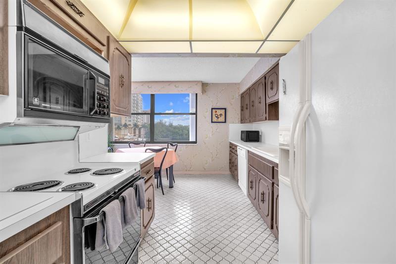 Image 19 of 49 For 936 Intracoastal Drive  3e