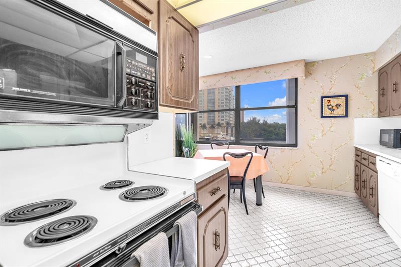 Image 20 of 49 For 936 Intracoastal Drive  3e
