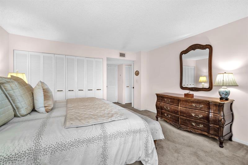 Image 24 of 49 For 936 Intracoastal Drive  3e
