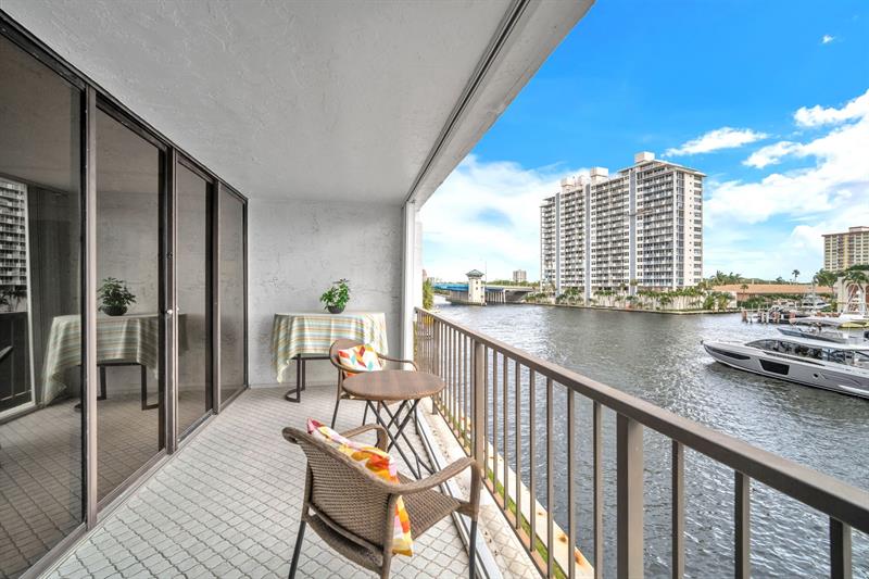 Image 28 of 49 For 936 Intracoastal Drive  3e