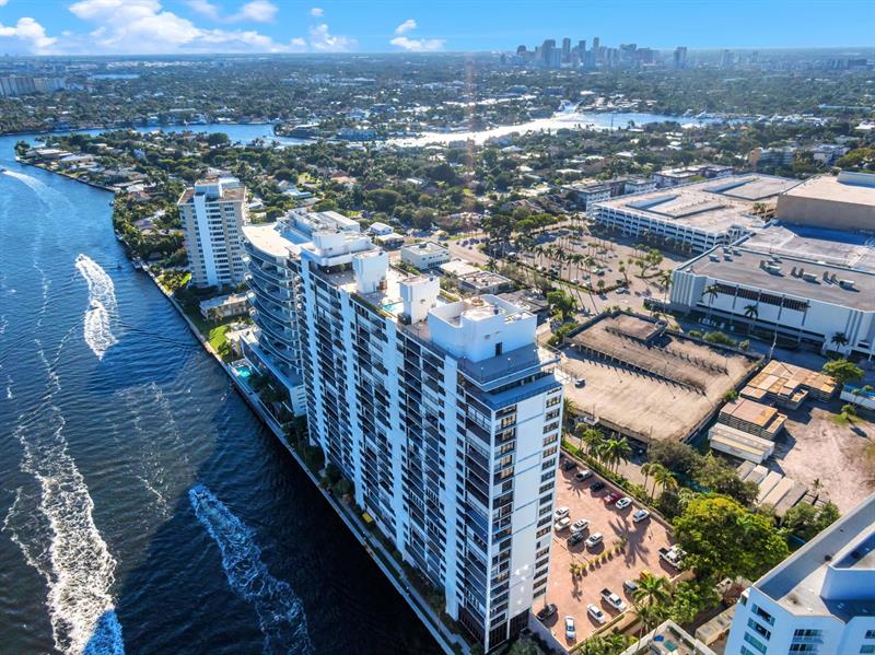 Image 47 of 49 For 936 Intracoastal Drive  3e