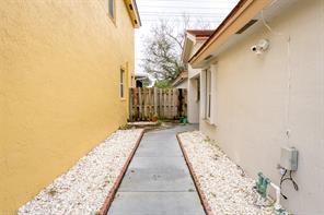 Image 5 of 38 For 6790 69th Ct