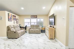 Image 6 of 38 For 6790 69th Ct