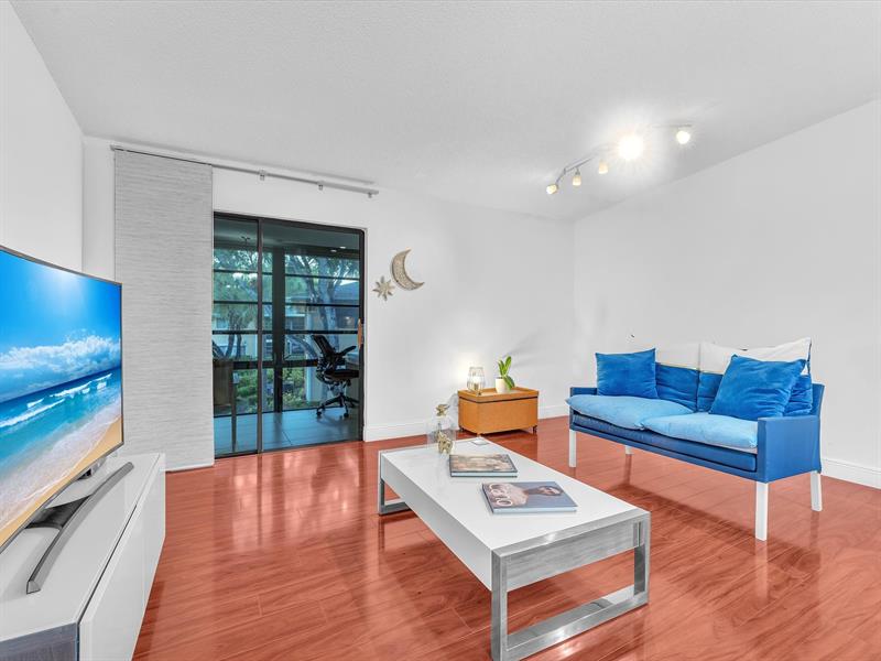 Image 10 of 39 For 7164 Ashmont Cir  204