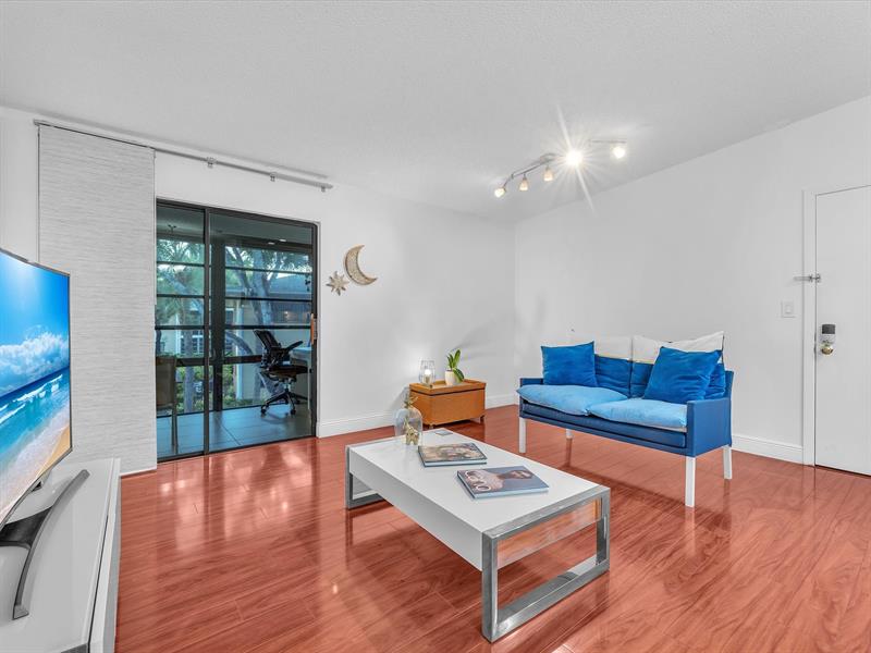 Image 11 of 39 For 7164 Ashmont Cir  204