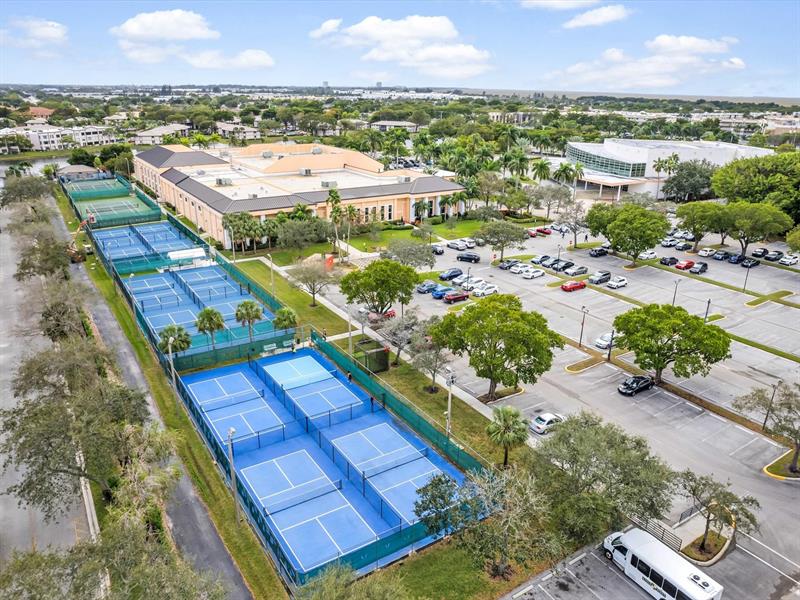 Image 33 of 39 For 7164 Ashmont Cir  204