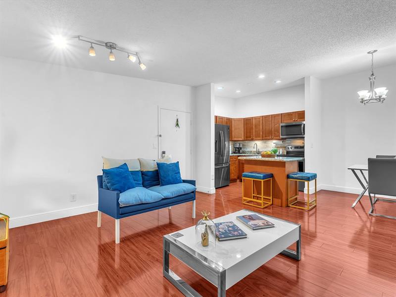 Image 9 of 39 For 7164 Ashmont Cir  204