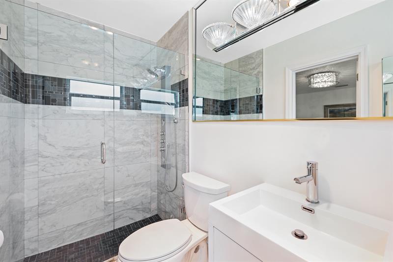 Image 33 of 40 For 2200 Ne 36th St, #1-2