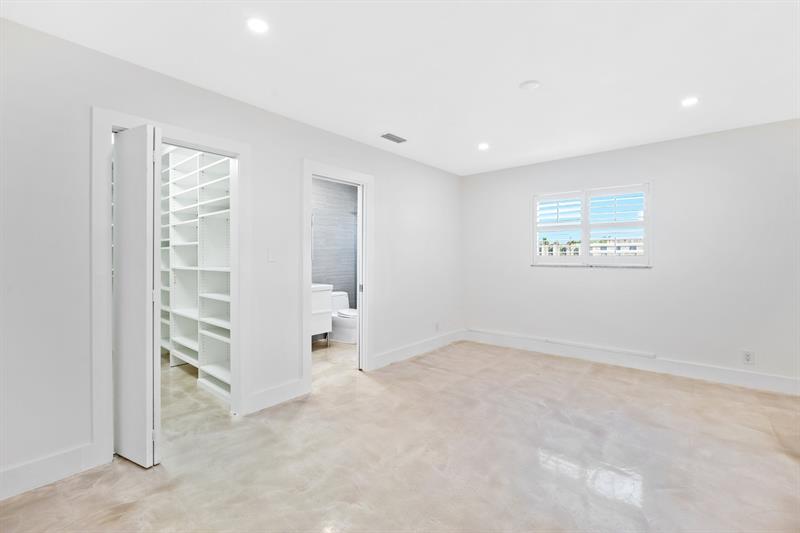 Image 34 of 40 For 2200 Ne 36th St, #1-2