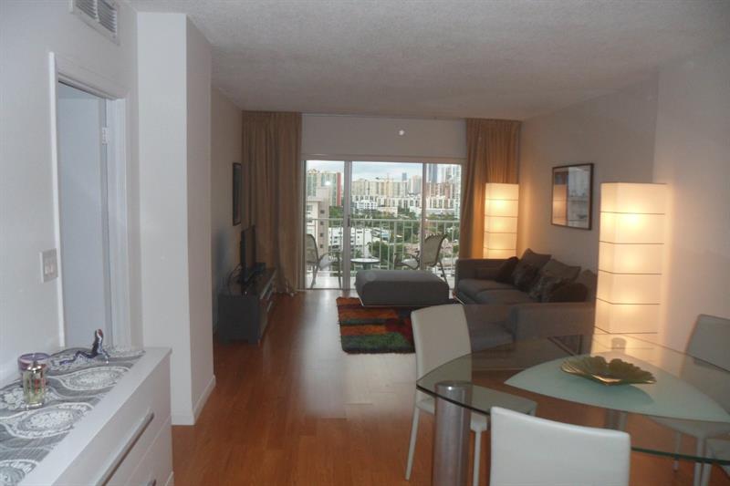 Image 16 of 21 For 500 Bayview Dr  1717