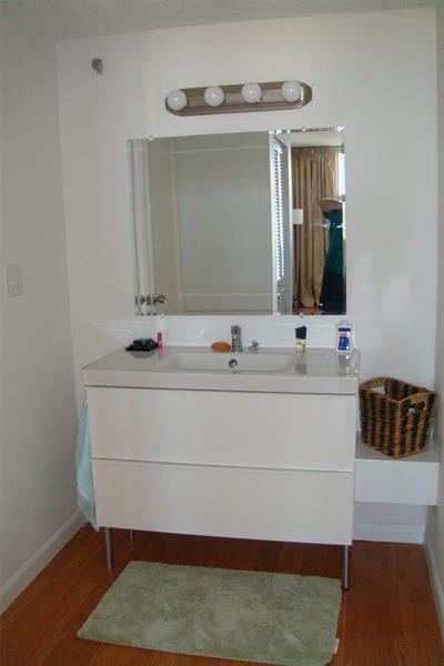 Image 18 of 21 For 500 Bayview Dr  1717