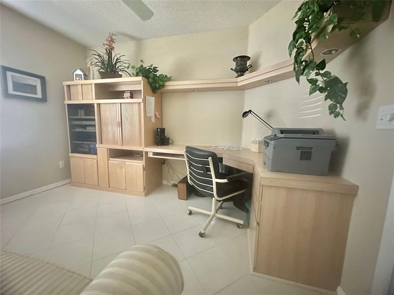 Image 12 of 30 For 5379 Verona Dr  E