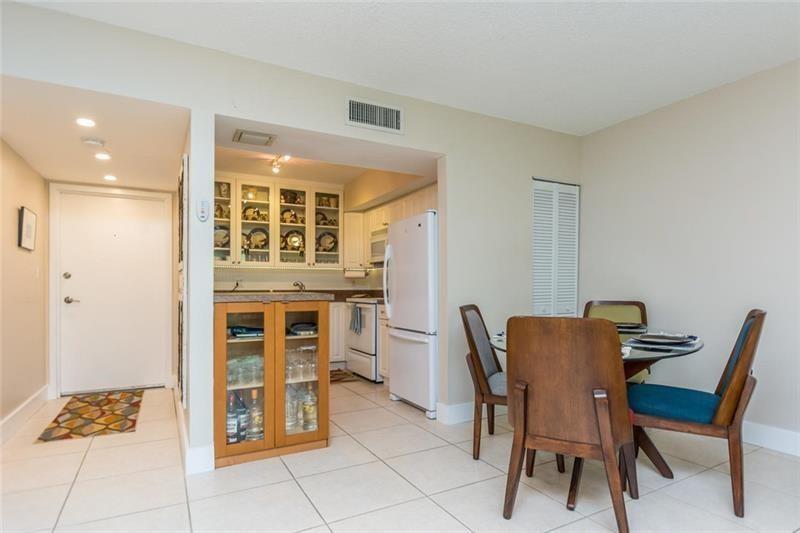Image 11 of 48 For 1839 Middle River Dr  204