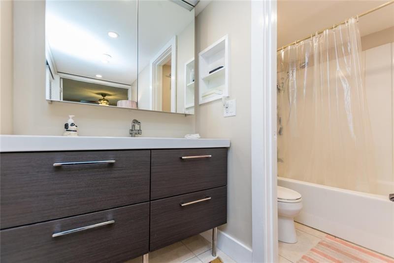 Image 30 of 48 For 1839 Middle River Dr  204