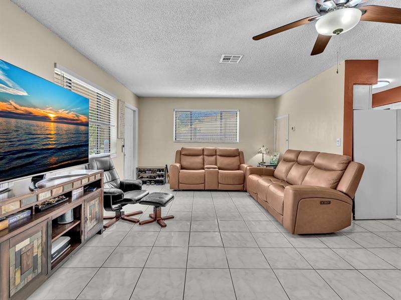 Image 17 of 48 For 5561 6th Ct  