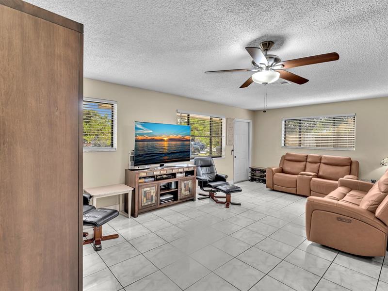 Image 18 of 48 For 5561 6th Ct  