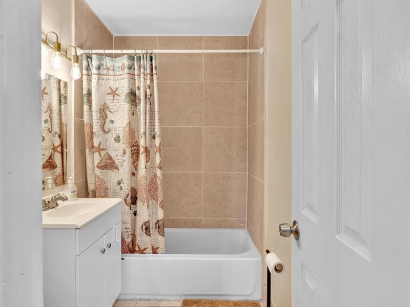 Image 19 of 48 For 5561 6th Ct  