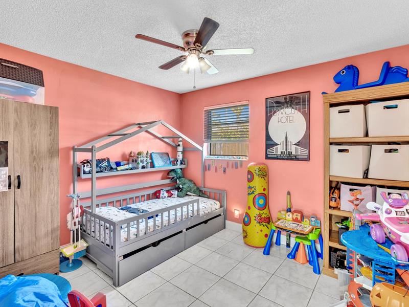Image 20 of 48 For 5561 6th Ct  